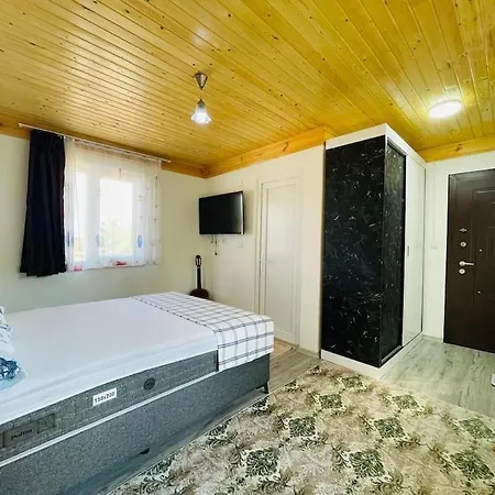 Toros Daglarin Eteginde Doga Ile Ic Ice Dag Evi Сasa de vacaciones Antalya